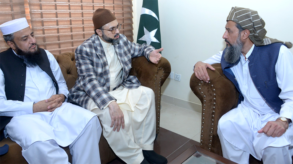 Dr Hassan Qadr met with Molana Sami ul Haq Sons in Akorakhatk-