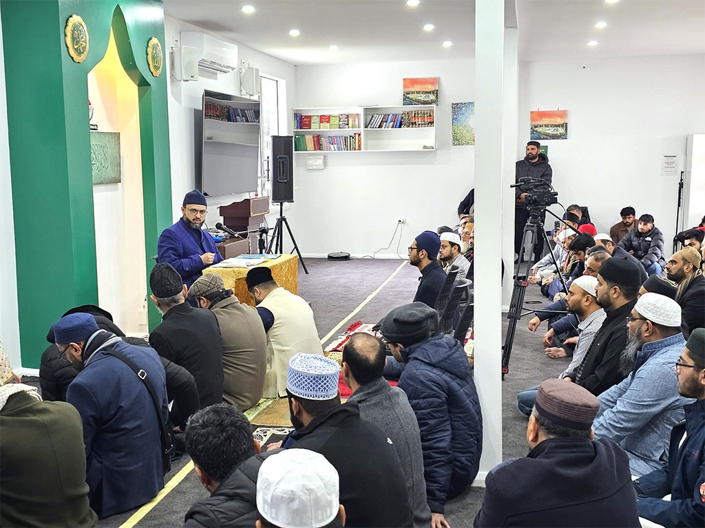 Dr Hassan Mohi ud Din Qadri Adressing Khutaba Jummah at Victoria