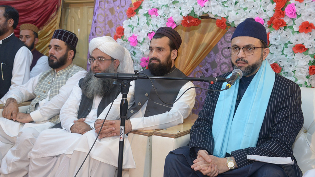 Dr-Hassan Qadri Arive at Astana Aliya Qadria Baghkundi Sharif