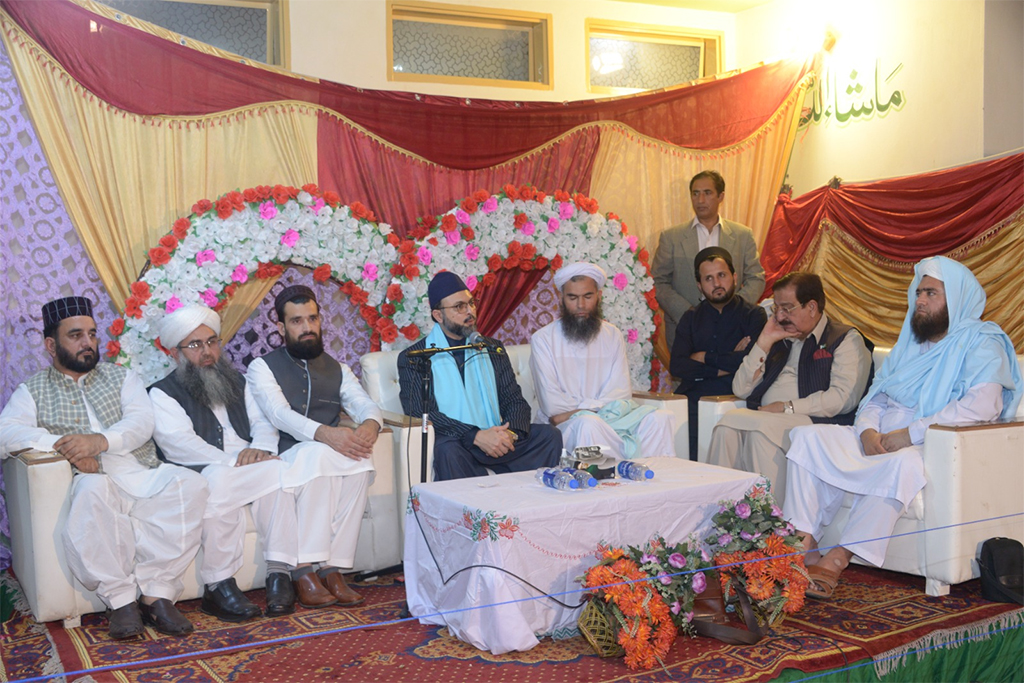 Dr-Hassan Qadri Arive at Astana Aliya Qadria Baghkundi Sharif