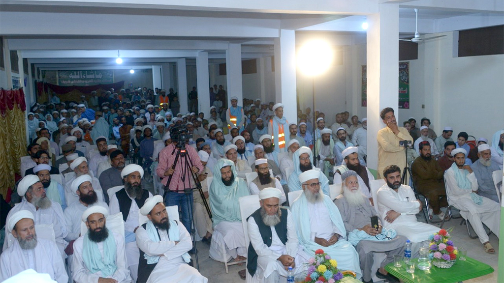 Dr-Hassan Qadri Arive at Astana Aliya Qadria Baghkundi Sharif