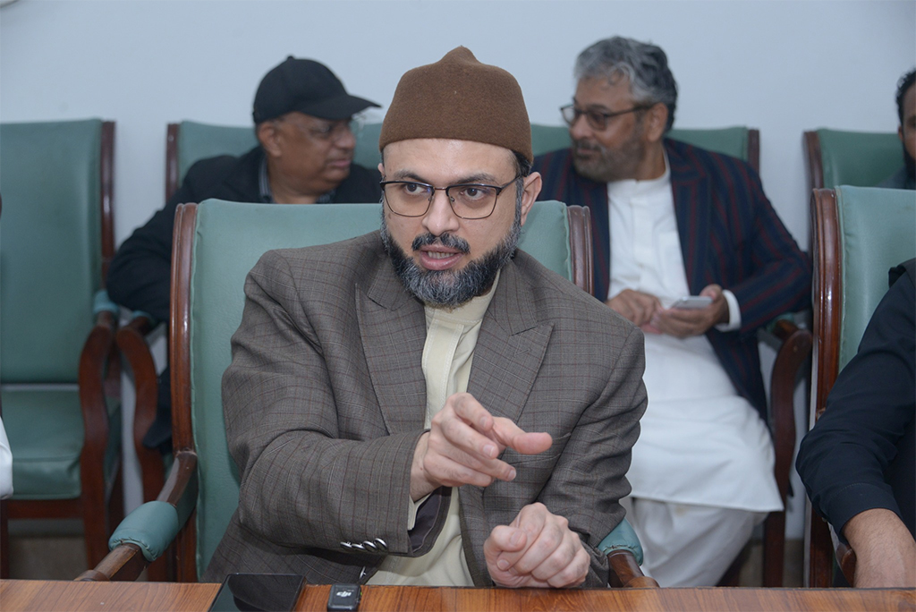 Dr Hassan Qadri Met with member of MQi  Dera Ismial Khan