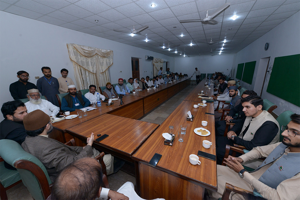 Dr Hassan Qadri Met with member of MQi  Dera Ismial Khan