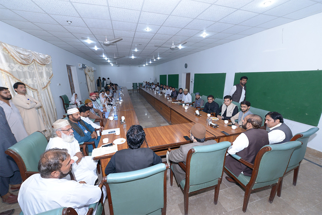 Dr Hassan Qadri Met with member of MQi  Dera Ismial Khan