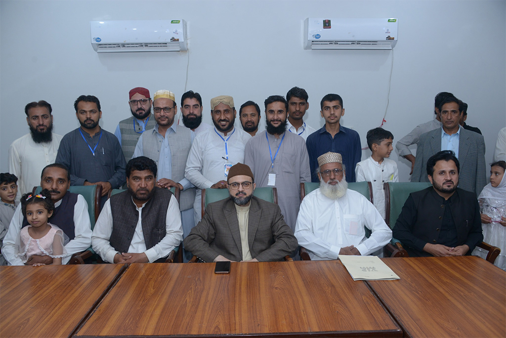 Dr Hassan Qadri Met with member of MQi  Dera Ismial Khan