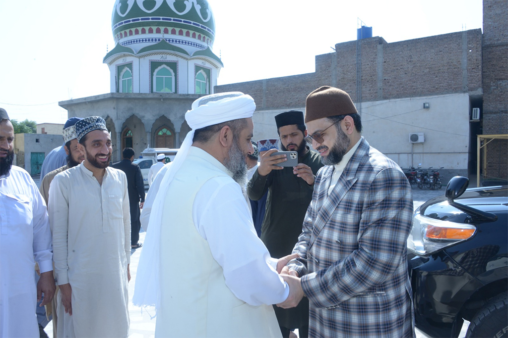 Dr Hassan Qadri Met with peer saeed hussain Qadri