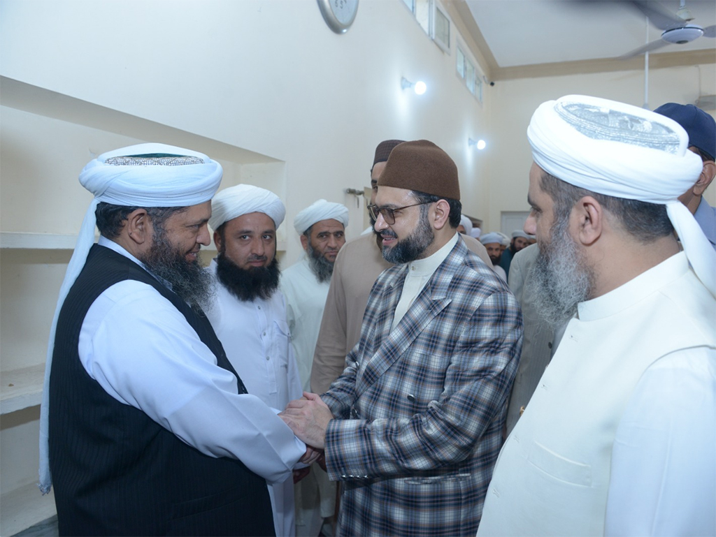 Dr Hassan Qadri Met with peer saeed hussain Qadri