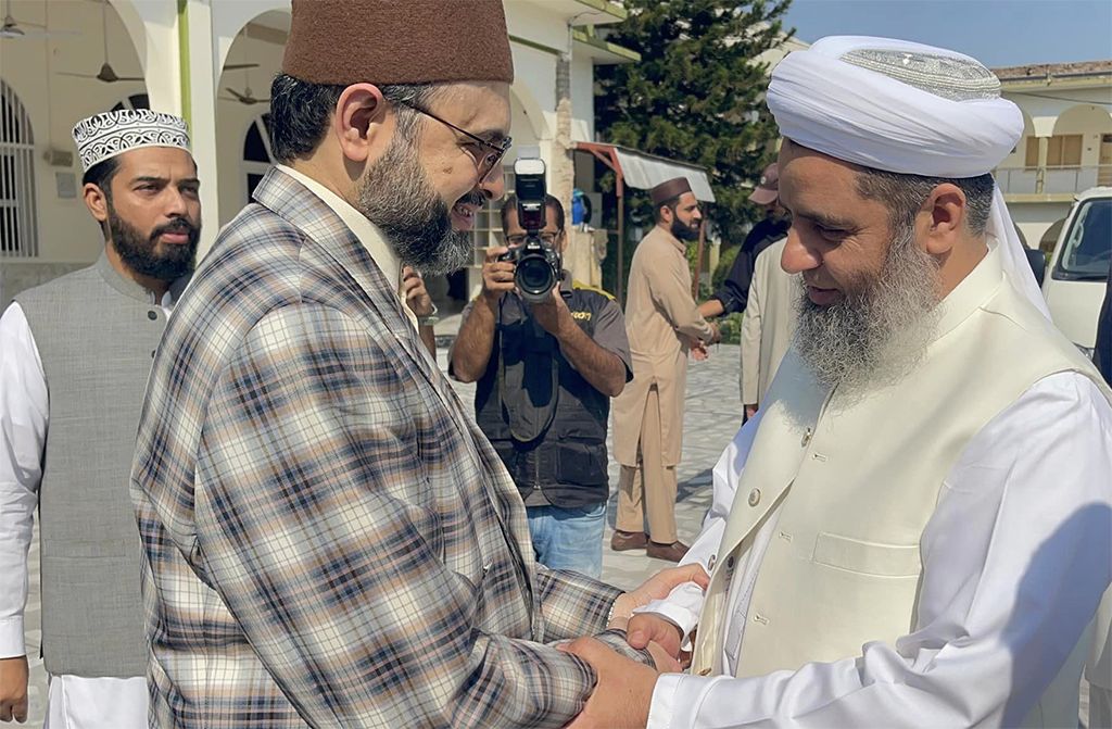 Dr Hassan Qadri Met with peer saeed hussain Qadri