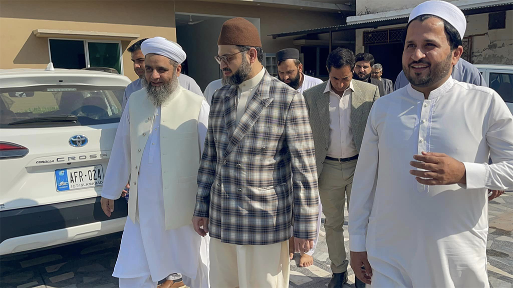 Dr Hassan Qadri Met with peer saeed hussain Qadri