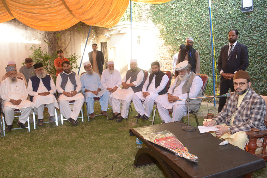 Dr Hassan Qadri addresses workers Convention Kohat