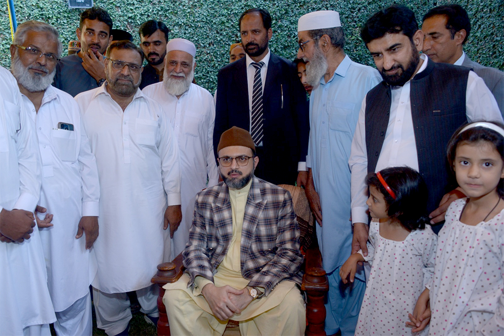 Dr Hassan Qadri addresses workers Convention Kohat