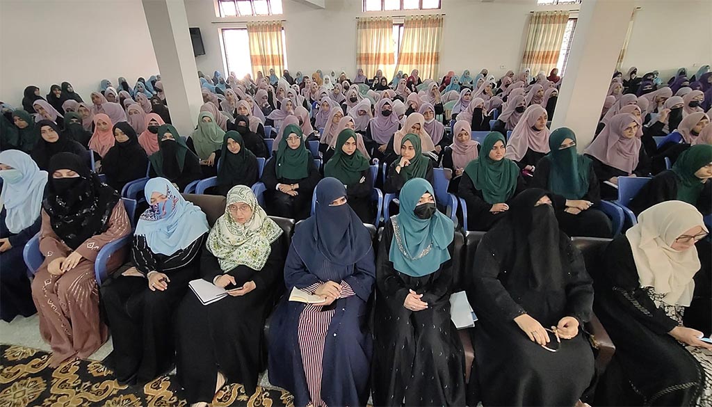 Dr Hassan Qadri Tarbiyati Session in Minhaj College for Women