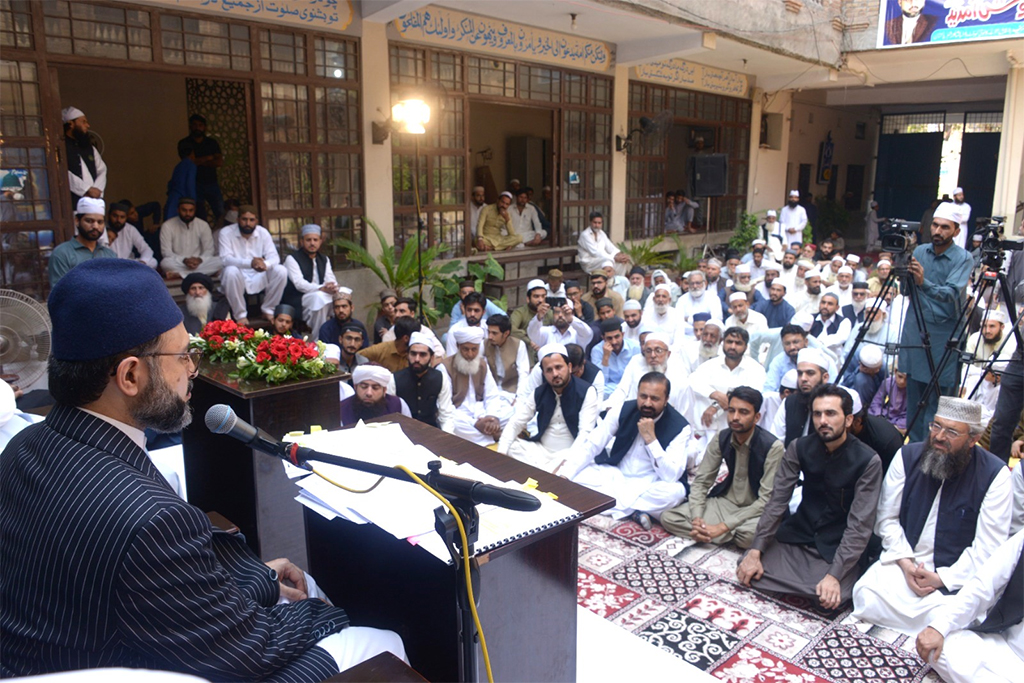 Dr Hassan Qadri addressing Khutba Jummah in Murshid Abad Peshawar