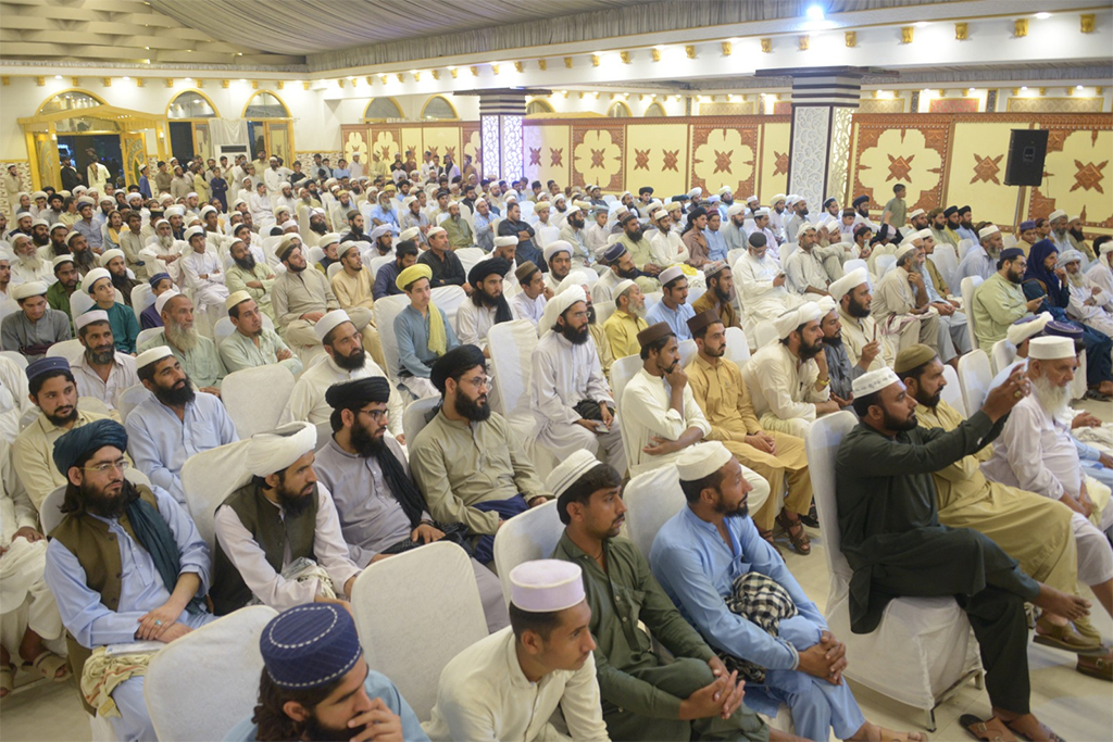 Dr Hassan Qadri addressing Muallim e insaniyat Conference in Peshawar