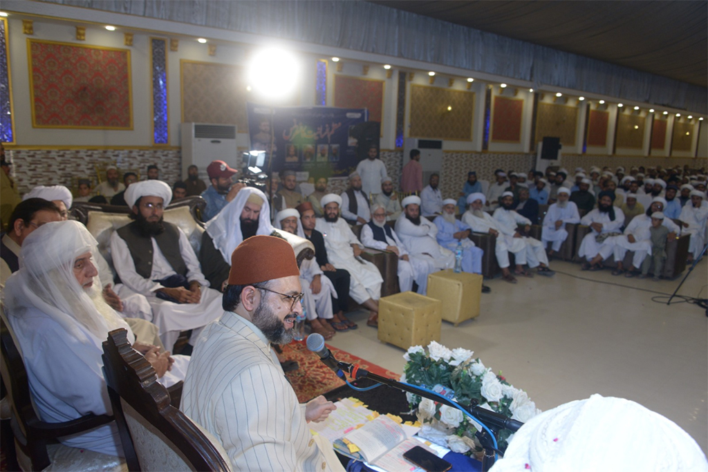 Dr Hassan Qadri addressing Muallim e insaniyat Conference in Peshawar