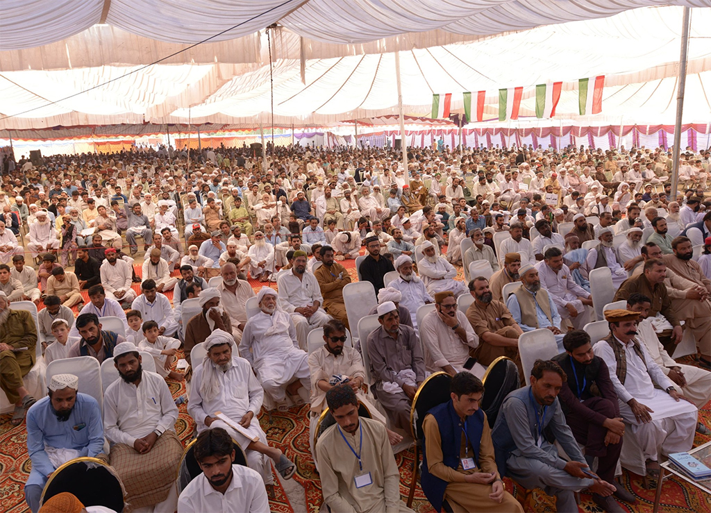 Dr Hassan Qadri addressing Rehma tul lilalmin Conferencein DI Khan