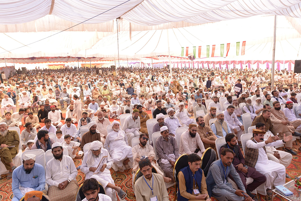 Dr Hassan Qadri addressing Rehma tul lilalmin Conferencein DI Khan