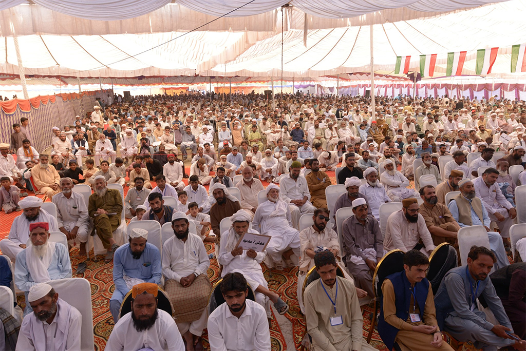 Dr Hassan Qadri addressing Rehma tul lilalmin Conferencein DI Khan