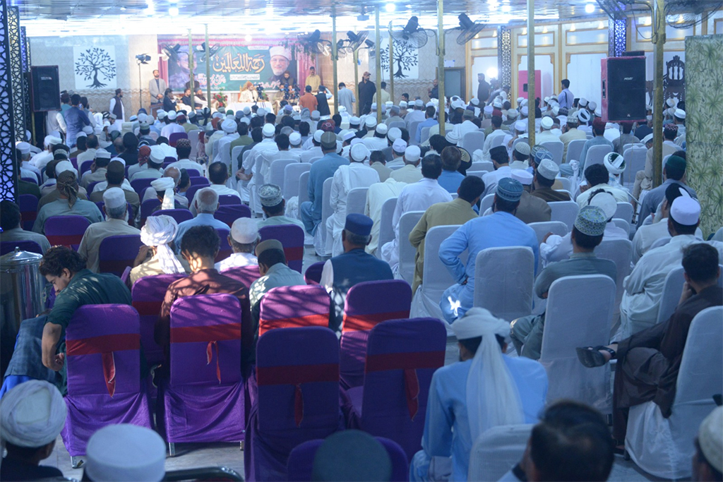 Dr Hassan Qadri addressing Rehma tul lilalmin Conference in Mardan