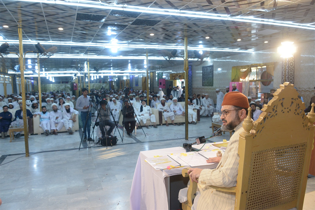 Dr Hassan Qadri addressing Rehma tul lilalmin Conference in Mardan