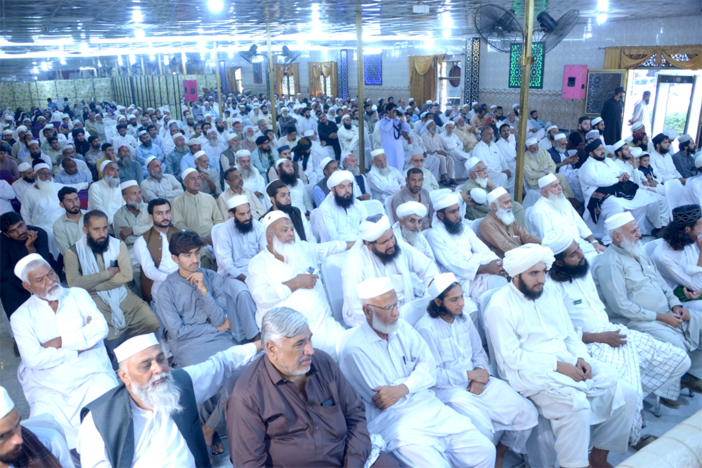 Dr Hassan Qadri addressing Rehma tul lilalmin Conference in Mardan