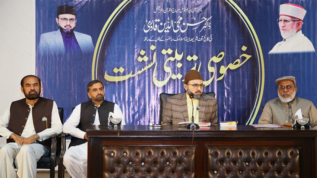 Dr Hassan Qadri addressing Training session with COSIS New Campus students