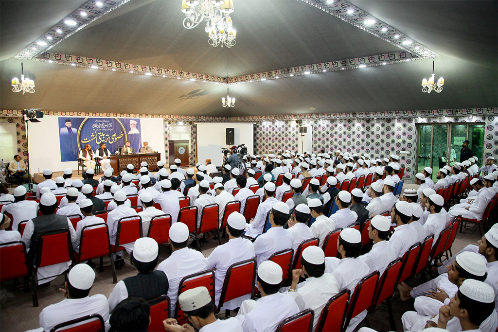 Dr Hassan Qadri addressing Training session with COSIS New Campus students