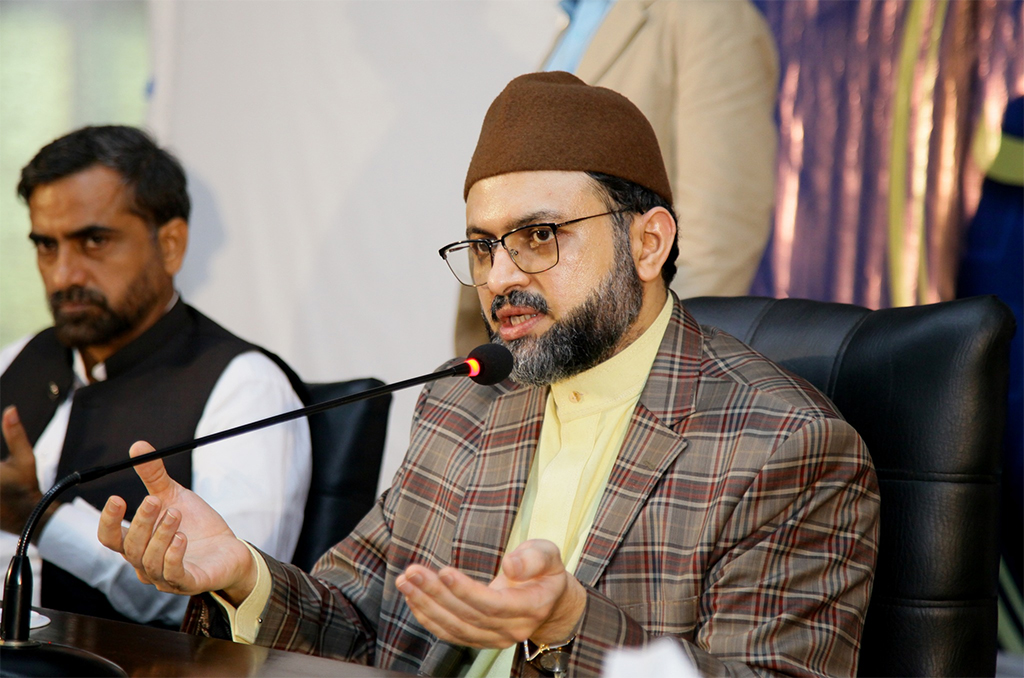 Dr Hassan Qadri addressing Training session with COSIS New Campus students