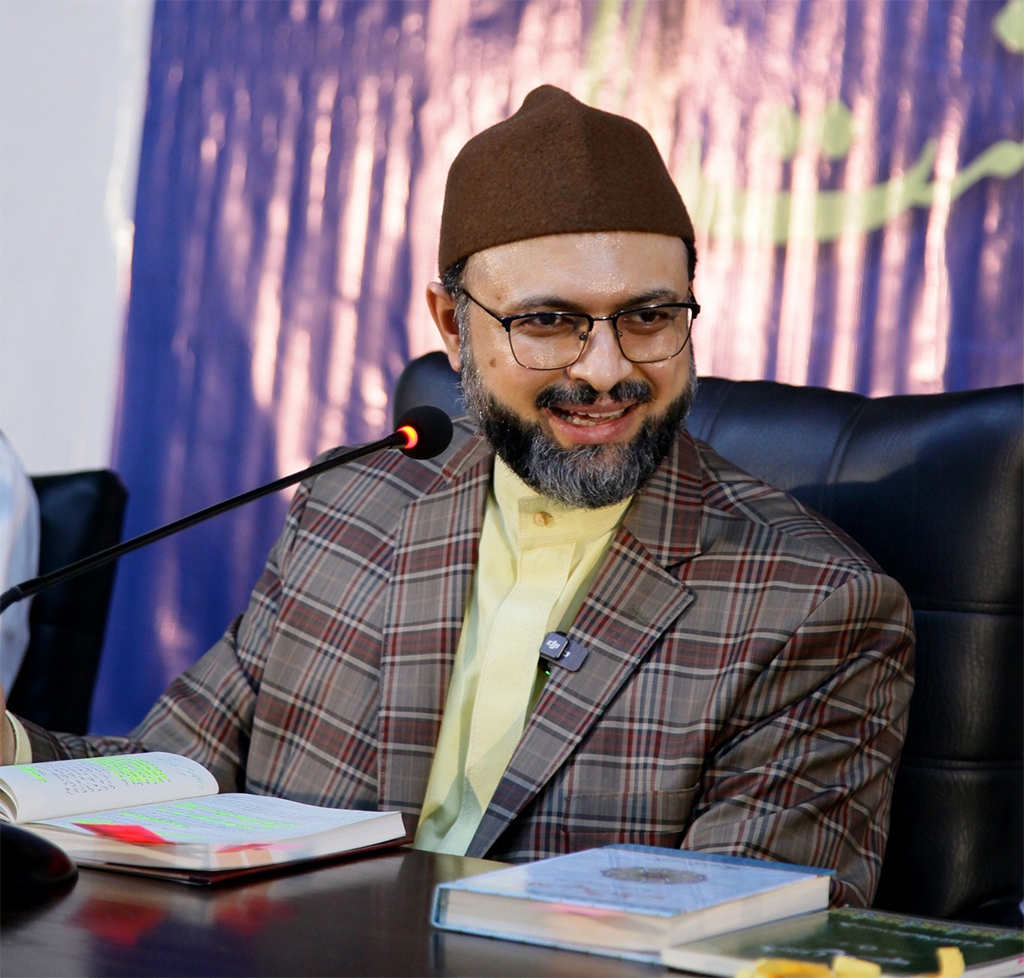 Dr Hassan Qadri addressing Training session with COSIS New Campus students