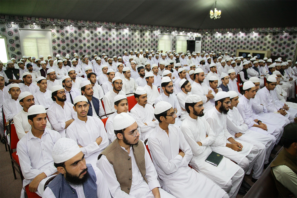 Dr Hassan Qadri addressing Training session with COSIS New Campus students