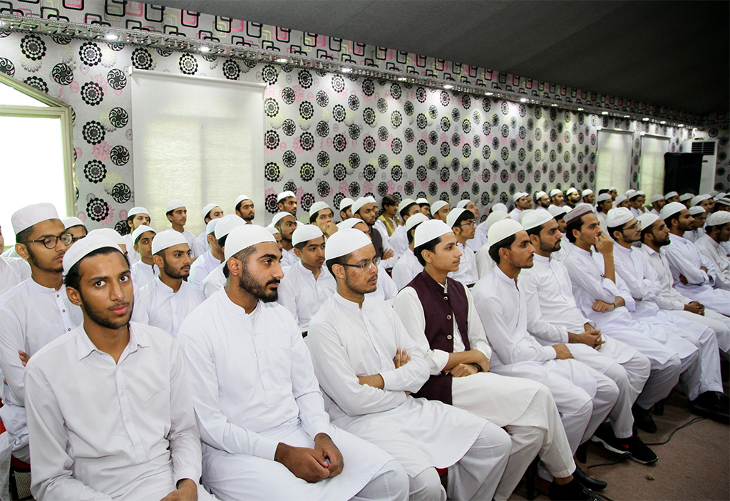 Dr Hassan Qadri addressing Training session with COSIS New Campus students