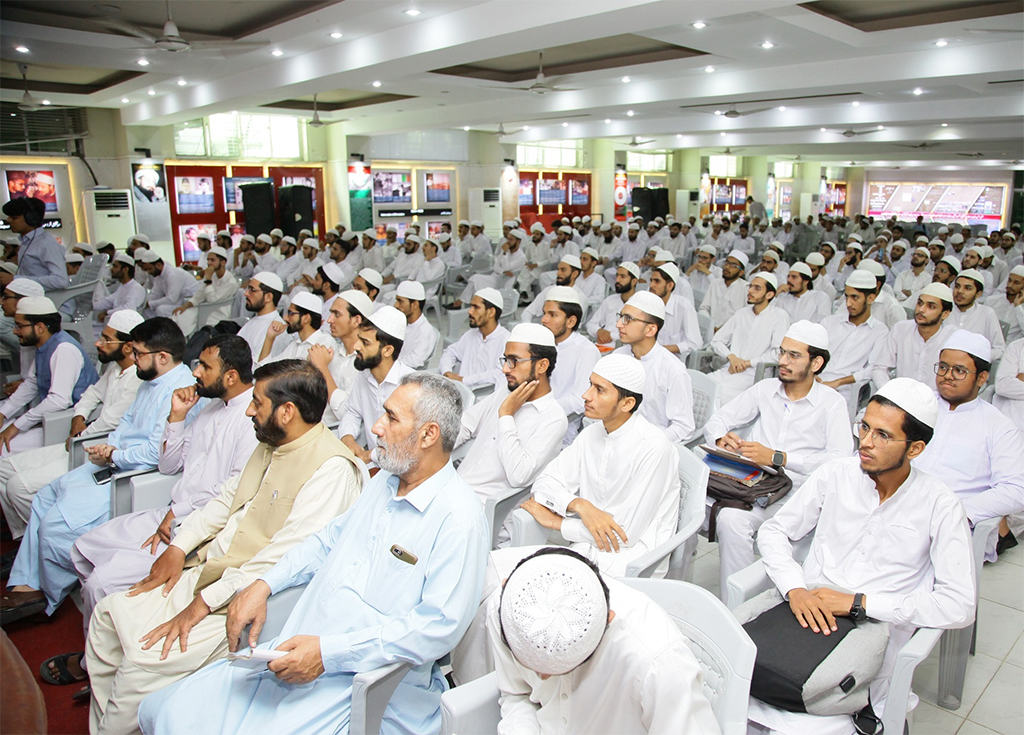 Dr Hassan Qadri addressing Training session with COSISstudents