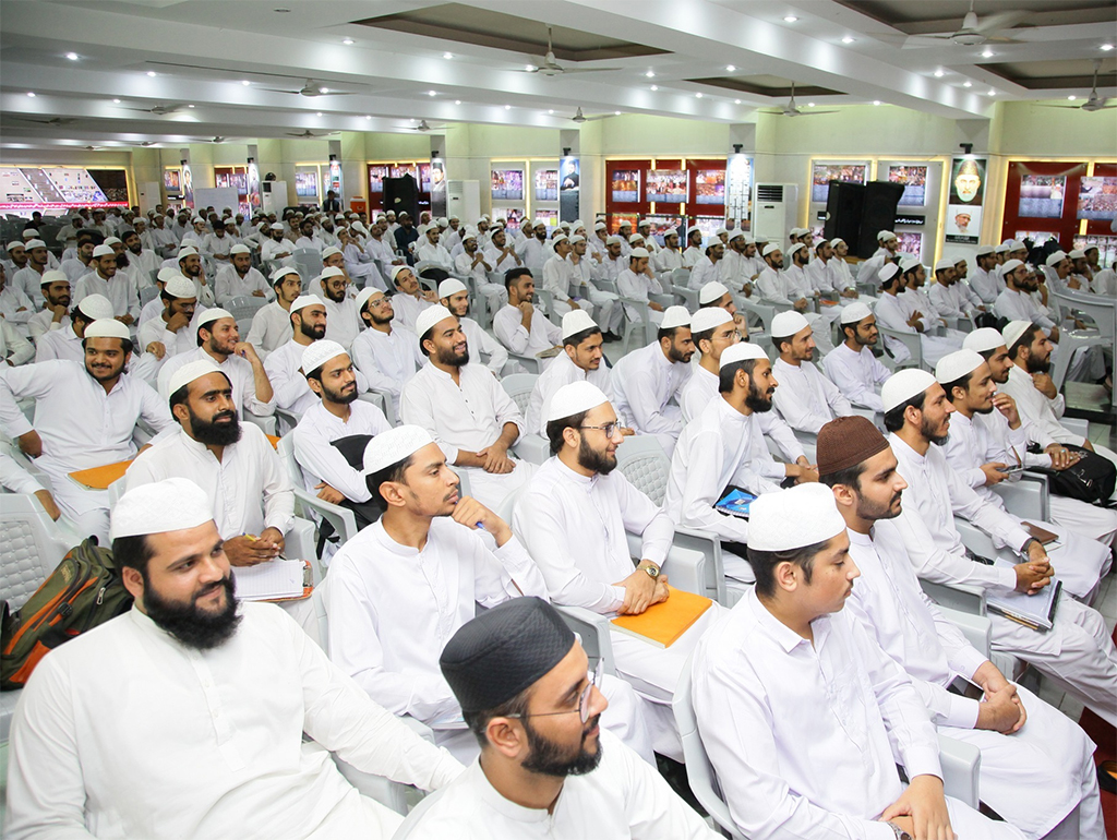 Dr Hassan Qadri addressing Training session with COSISstudents