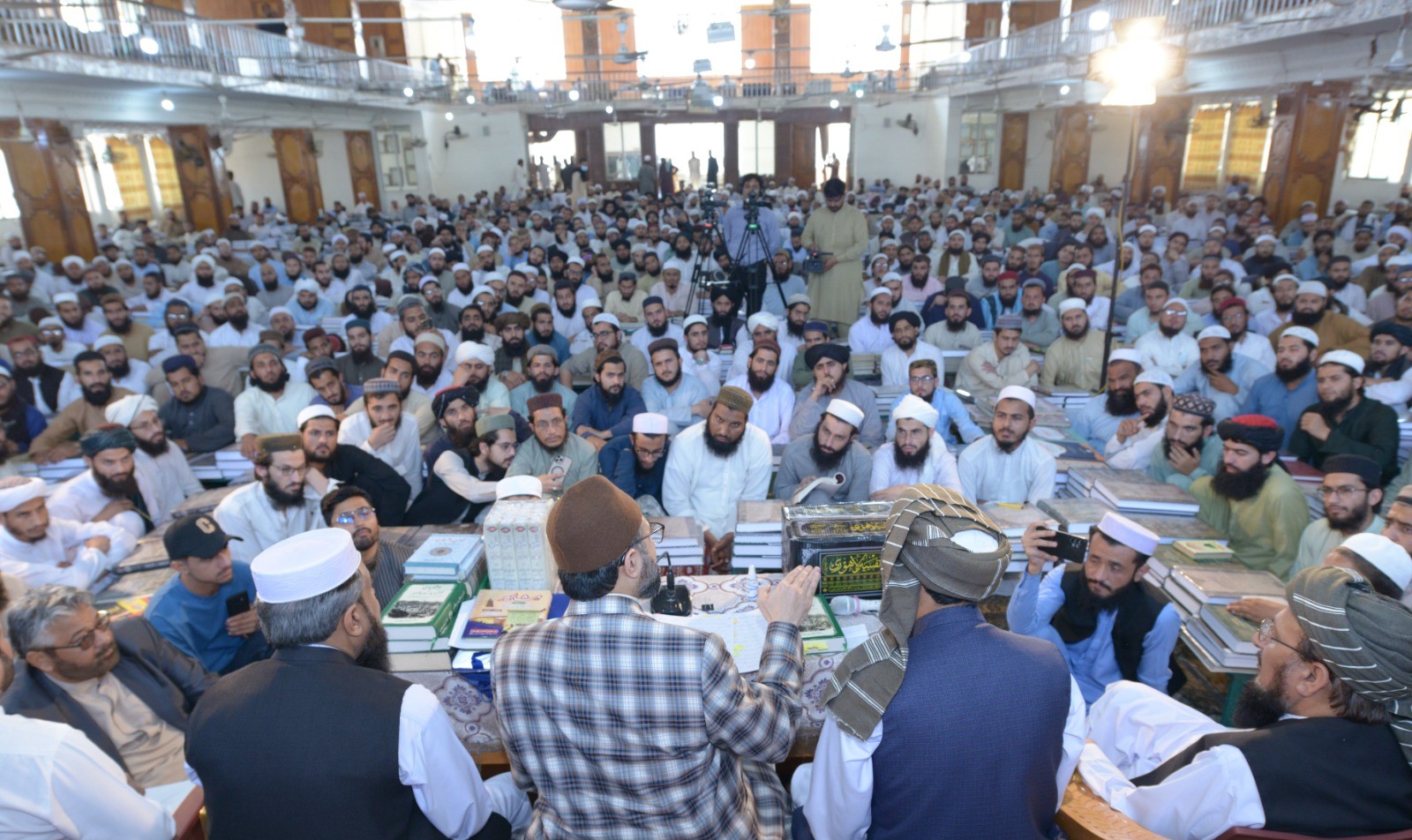 Dr Hassan Qadri addressing at Jamia Darul-Uloom Haqqania Akora Khattak Nowshehra