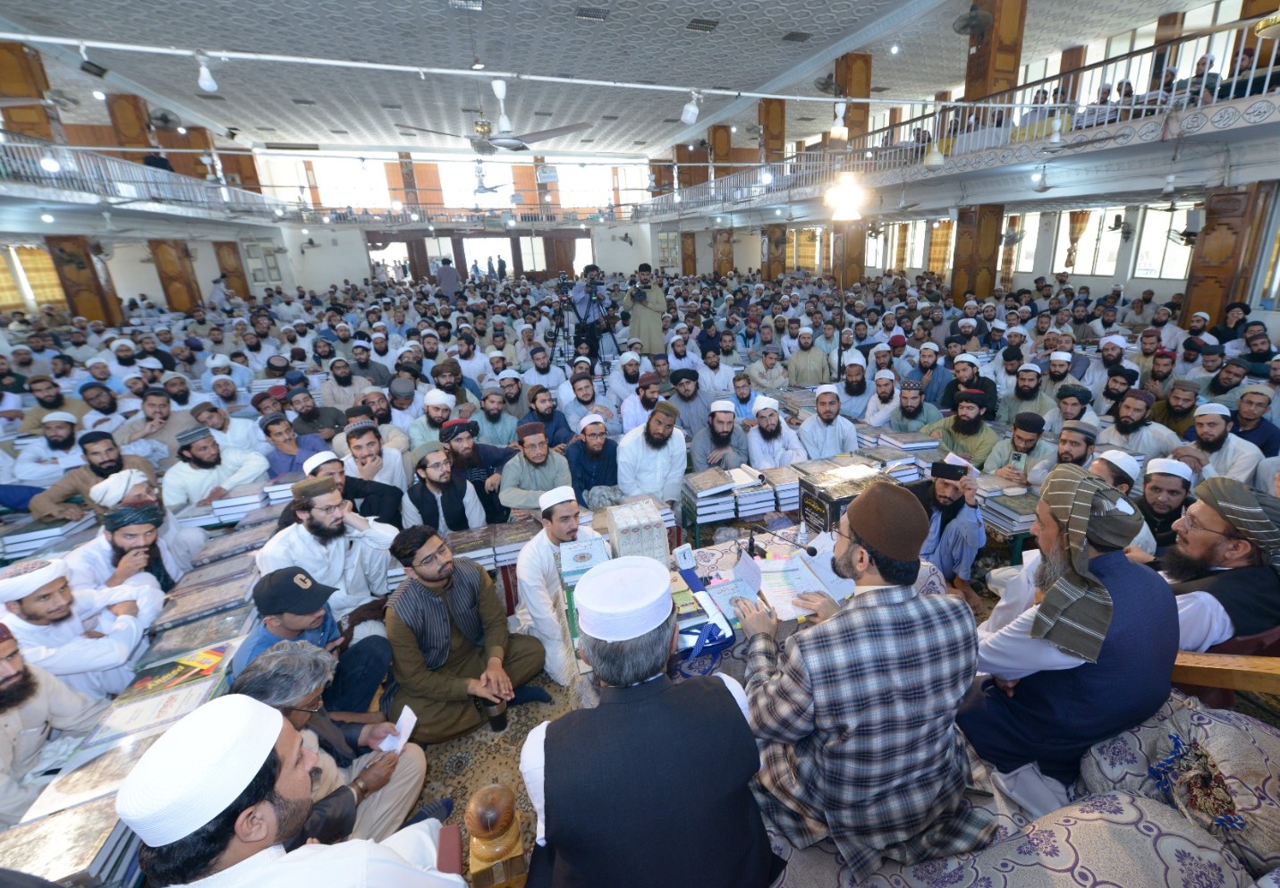 Dr Hassan Qadri addressing at Jamia Darul-Uloom Haqqania Akora Khattak Nowshehra