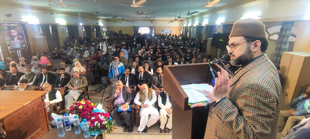 Dr Hassan Qadri adressing speech DIstrict Bar Faisalabad