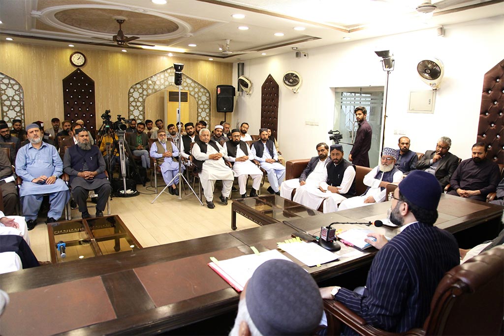 Dr Hassan Qadri meeting with COSIS Teachers