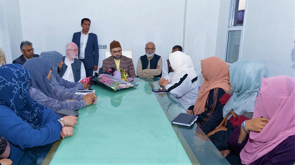 Dr Hassan Qadri meeting with Minhaj Womwn Leauge Team Karachi