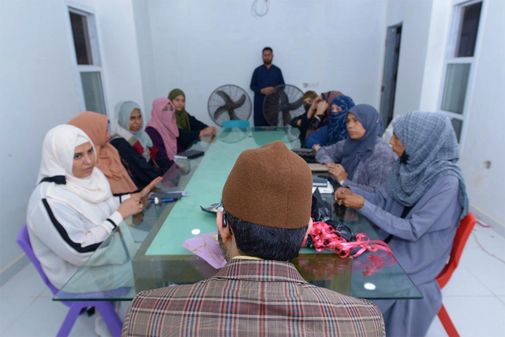 Dr Hassan Qadri meeting with Minhaj Womwn Leauge Team Karachi