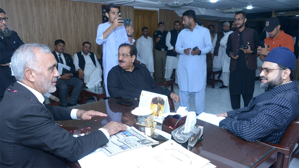 Dr Hassan Qadri meeting with President Peshawar High Court Bar Fida Gul in his office