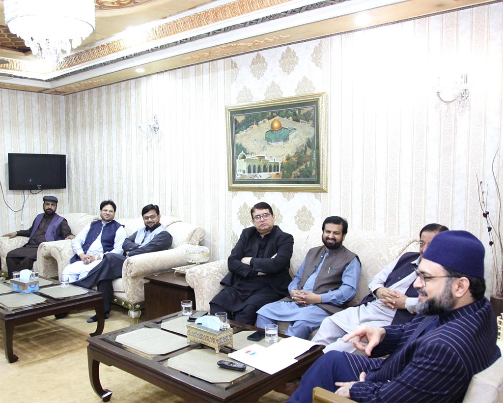 Dr Hassan Qadri meeting with Senior Members of Markaz Minhaj ul Quran