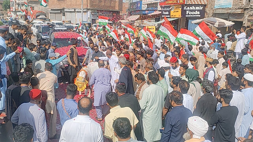 Dr Hassan Qadri received warm welcome on his arrival at Sheikhupura