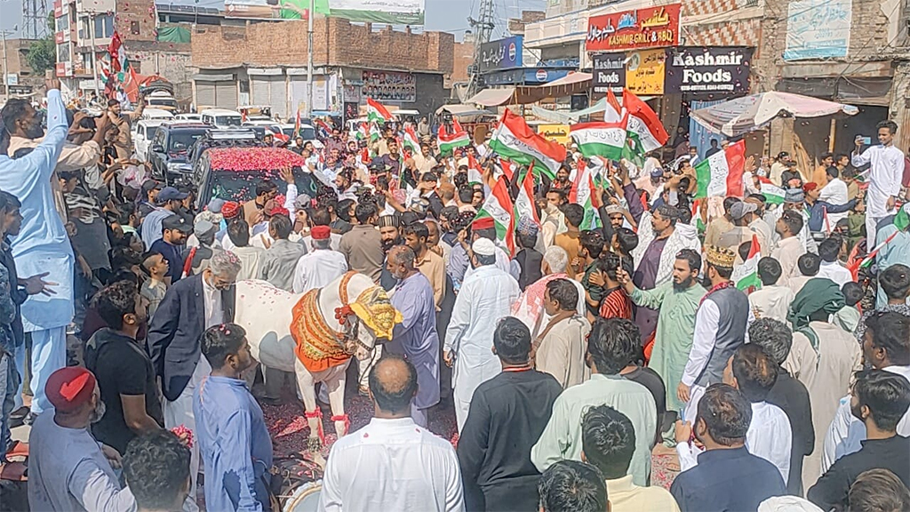 Dr Hassan Qadri received warm welcome on his arrival at Sheikhupura