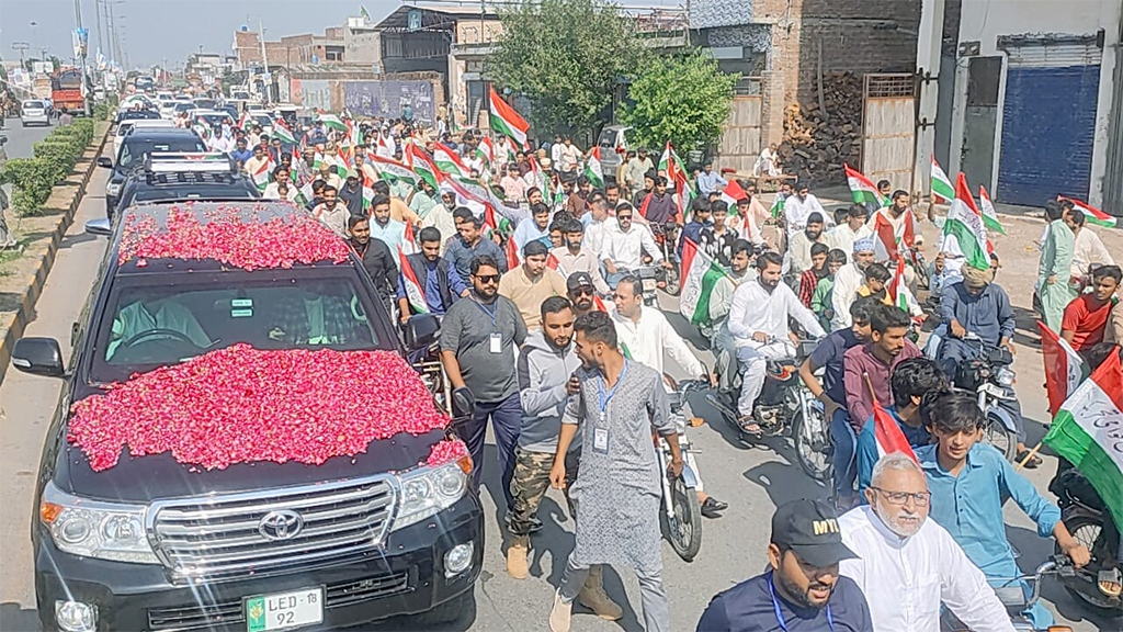 Dr Hassan Qadri received warm welcome on his arrival at Sheikhupura