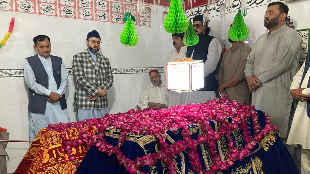 Dr Hassan Qadri visit to shrines of Dr Farid ud din Qadri and his family