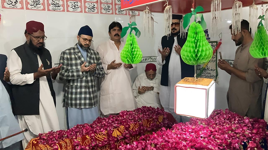 Dr Hassan Qadri visit to shrines of Dr Farid ud din Qadri and his family