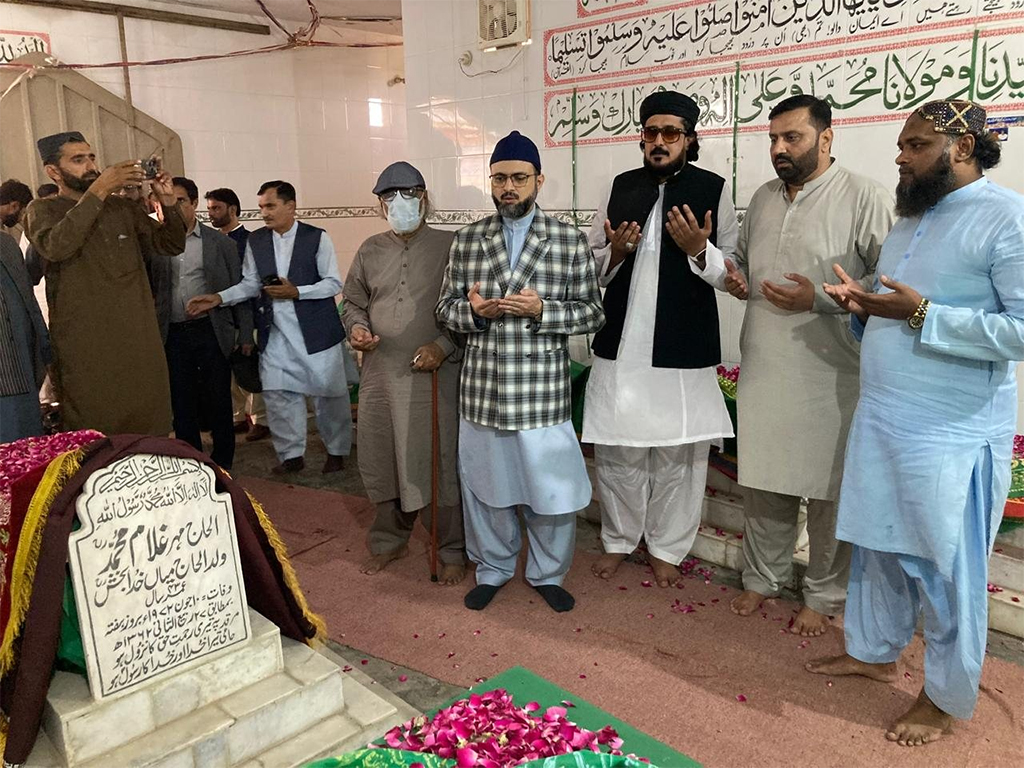 Dr Hassan Qadri visit to shrines of Dr Farid ud din Qadri and his family