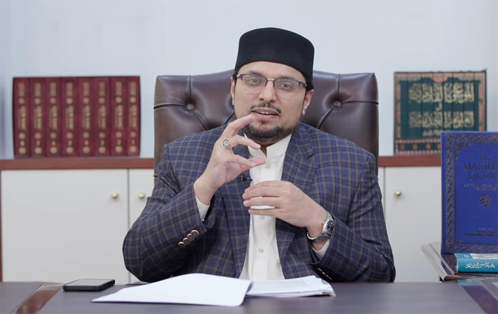 Dr Hussain Qadri addressing Speech in Urs Syed Hedayt Rasool Shah sb