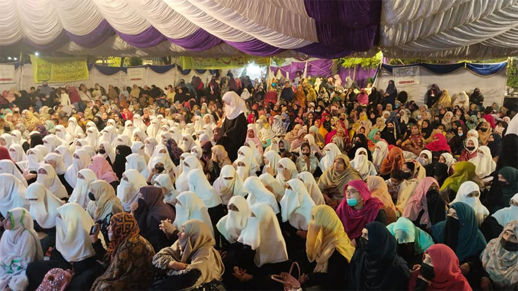 Dr Hussain Qadri addressing Speech in Urs Syed Hedayt Rasool Shah sb