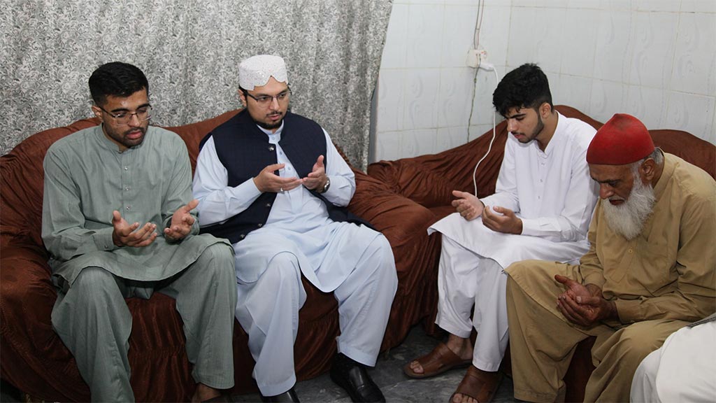 Dr Hussain Qadri expressing condolences on death of Haji Salim Qadri son